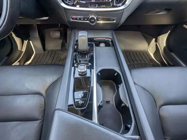 2022 Volvo S60 B5 Momentum