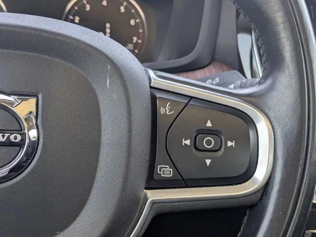 2022 Volvo S60 B5 Momentum