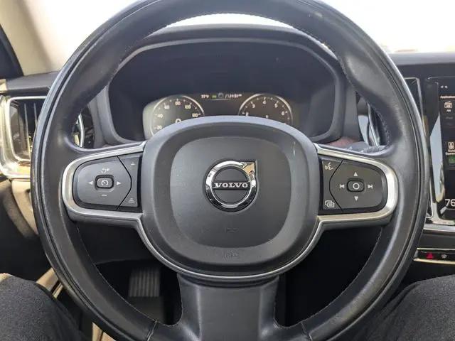 2022 Volvo S60 B5 Momentum
