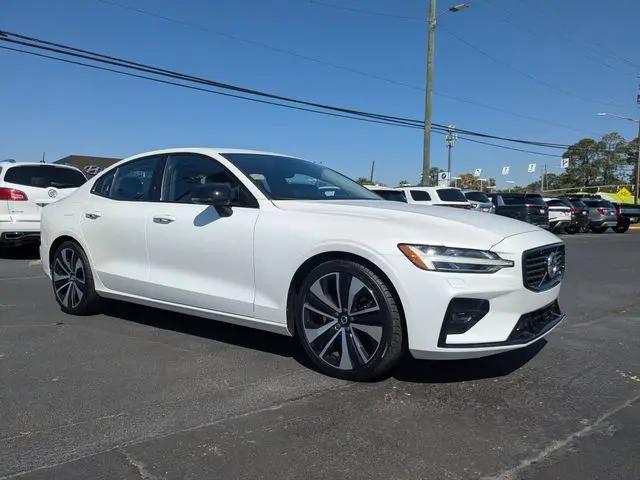 2022 Volvo S60 B5 Momentum