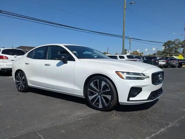 2022 Volvo S60 B5 Momentum