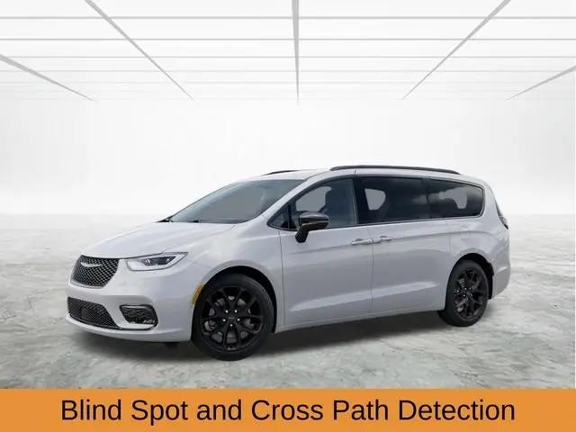 2026 Chrysler Pacifica Select AWD