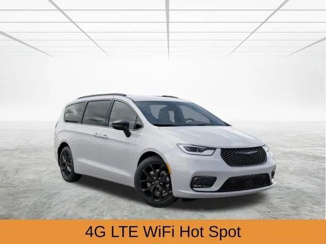 2026 Chrysler Pacifica Select AWD