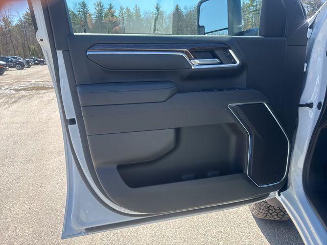 2026 GMC Sierra 2500HD Crew Cab, Standard Bed, SLE, 4WD