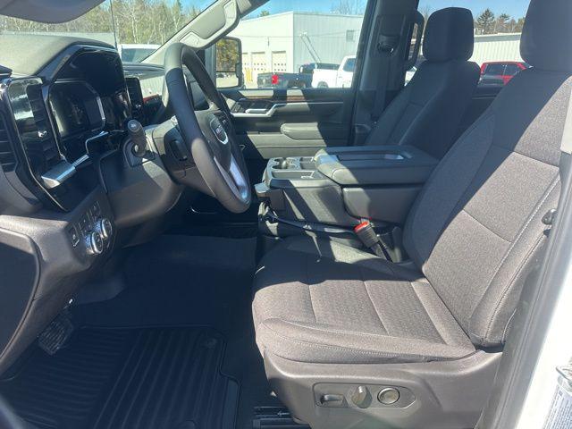 2026 GMC Sierra 2500HD Crew Cab, Standard Bed, SLE, 4WD