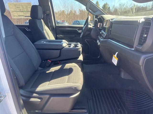 2026 GMC Sierra 2500HD Crew Cab, Standard Bed, SLE, 4WD