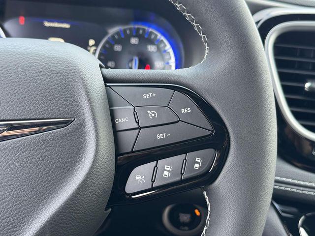2026 Chrysler Pacifica Select AWD