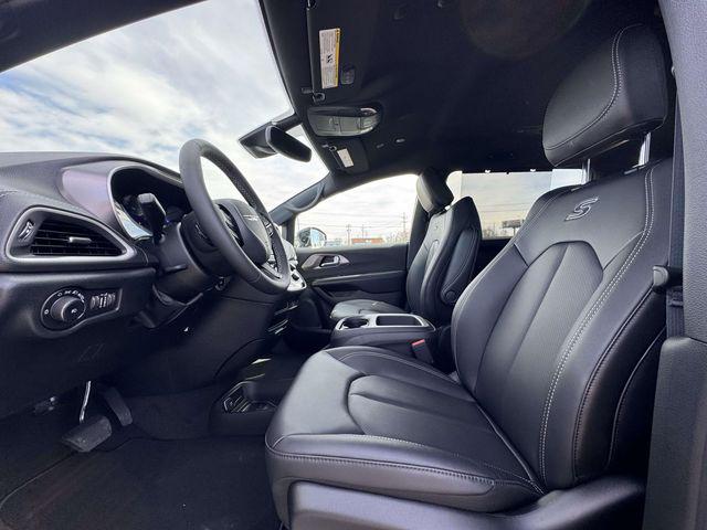 2026 Chrysler Pacifica Select AWD