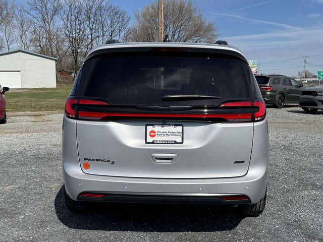 2026 Chrysler Pacifica Select AWD