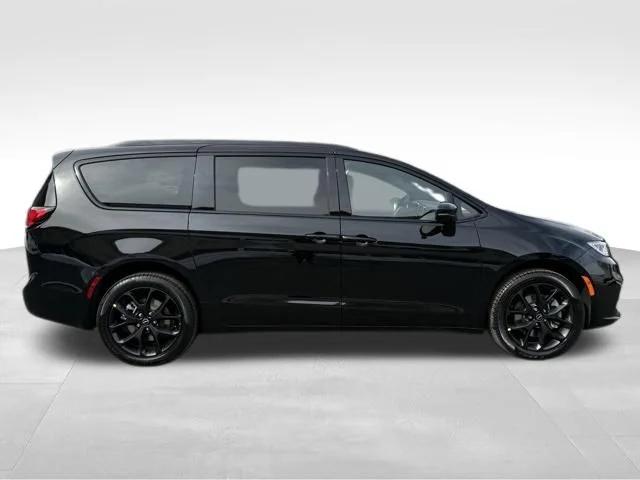 2026 Chrysler Pacifica Limited AWD