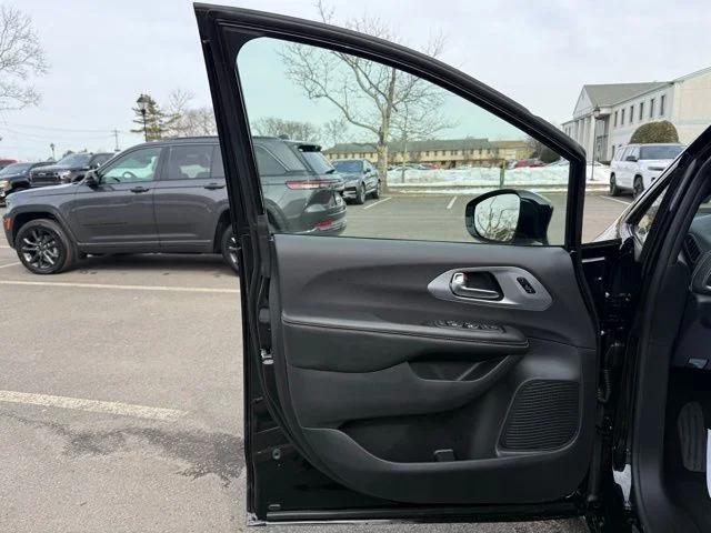 2026 Chrysler Pacifica Limited AWD