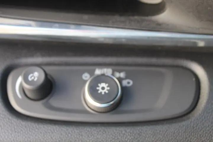 2025 Buick NV Preferred FWD