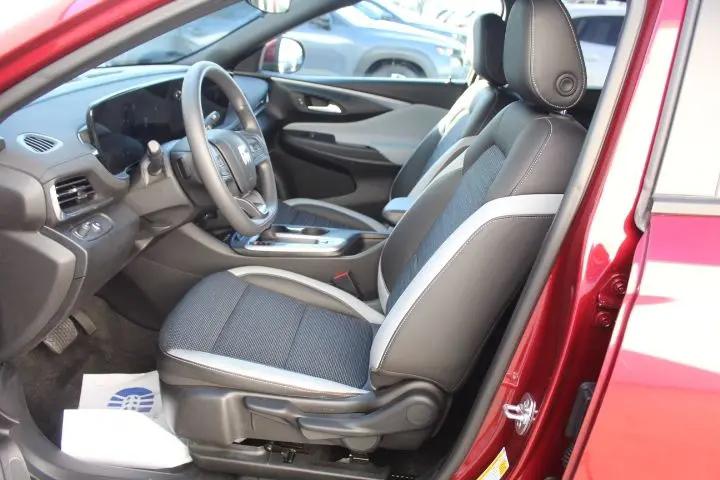 2025 Buick NV Preferred FWD