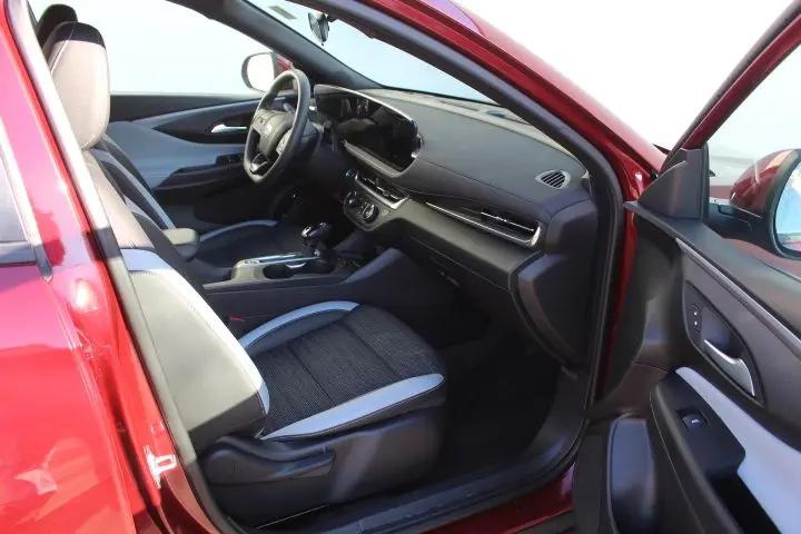 2025 Buick NV Preferred FWD