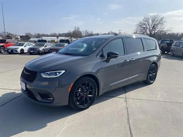 2025 Chrysler Pacifica Limited for sale in Vermillion, SD