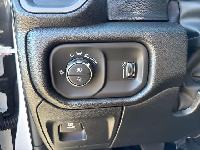 2026 Ram 1500 Warlock Crew Cab 4x4 5'7" Box