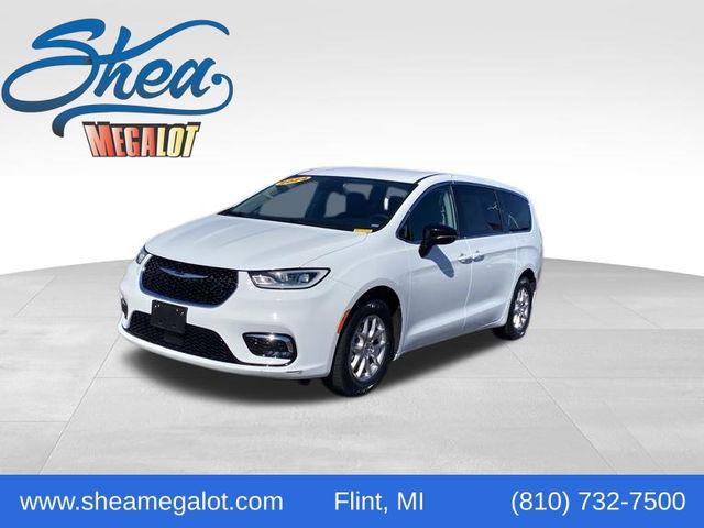 2024 Chrysler Pacifica Touring L for sale in Flint, MI
