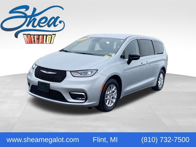 2024 Chrysler Pacifica Touring L for sale in Flint, MI