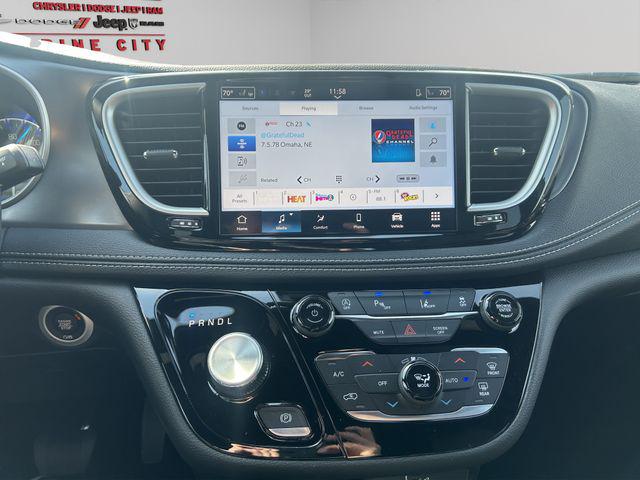 2026 Chrysler Pacifica Select AWD
