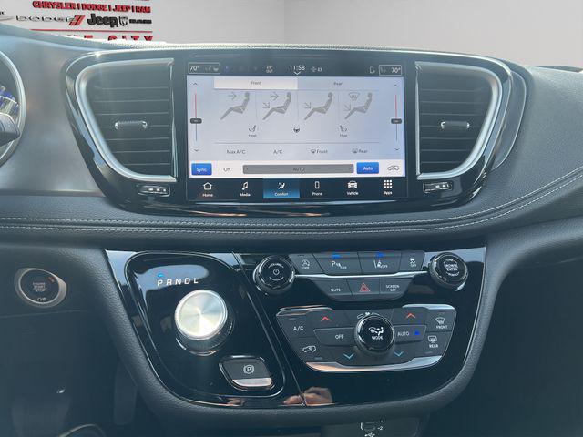 2026 Chrysler Pacifica Select AWD