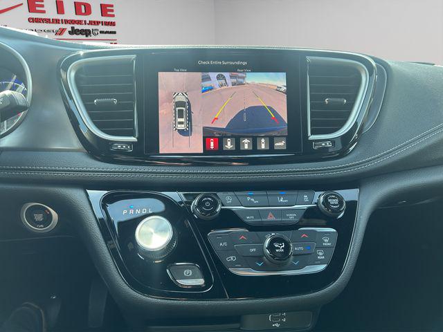 2026 Chrysler Pacifica Select AWD