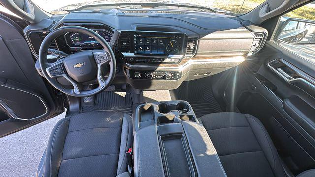 2023 Chevrolet Silverado 1500 4WD Crew Cab Short Bed LT with 2FL