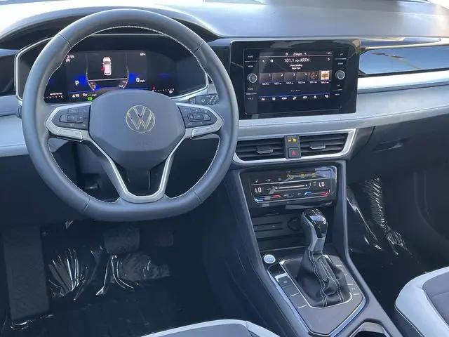 2026 Volkswagen Taos SE