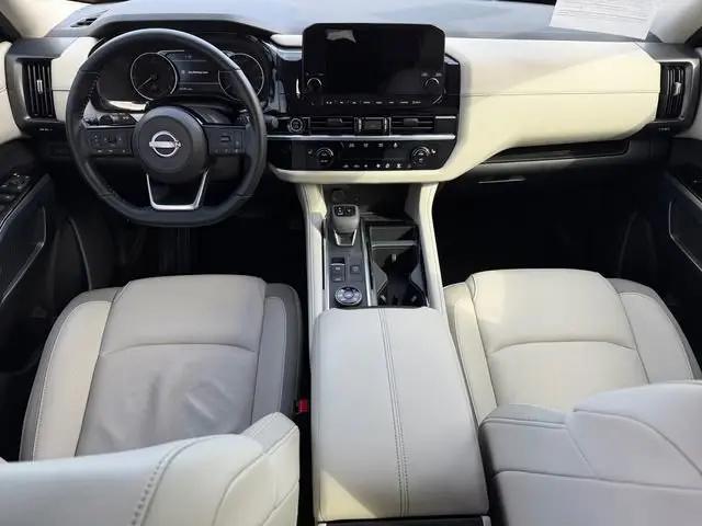 2023 Nissan Pathfinder SL 4WD