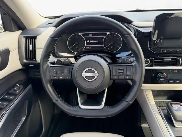 2023 Nissan Pathfinder SL 4WD