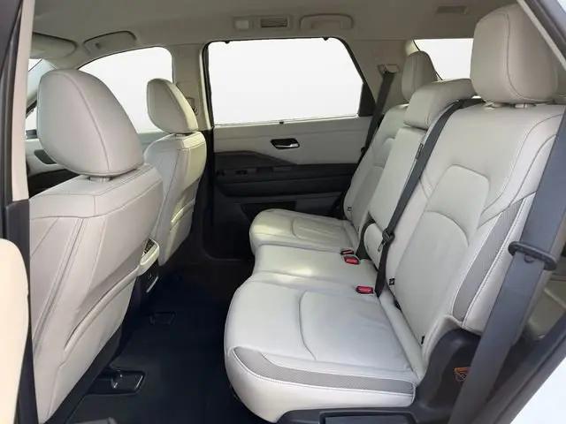 2023 Nissan Pathfinder SL 4WD