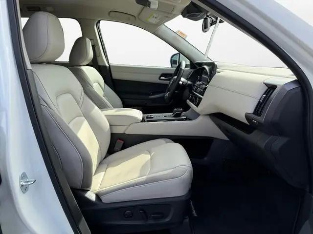 2023 Nissan Pathfinder SL 4WD