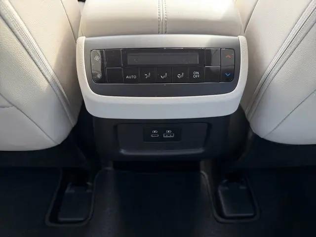 2023 Nissan Pathfinder SL 4WD