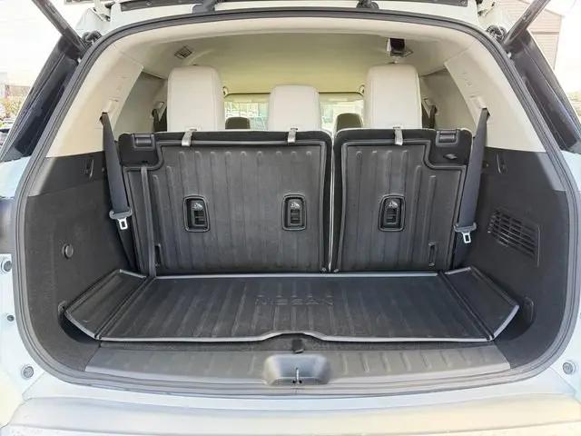 2023 Nissan Pathfinder SL 4WD