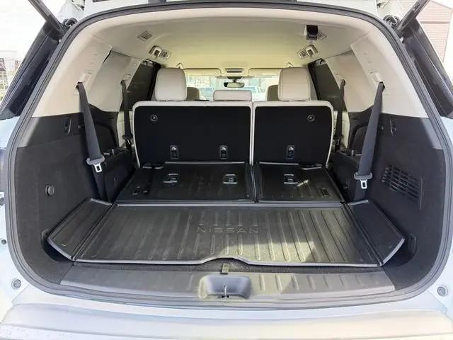 2023 Nissan Pathfinder SL 4WD