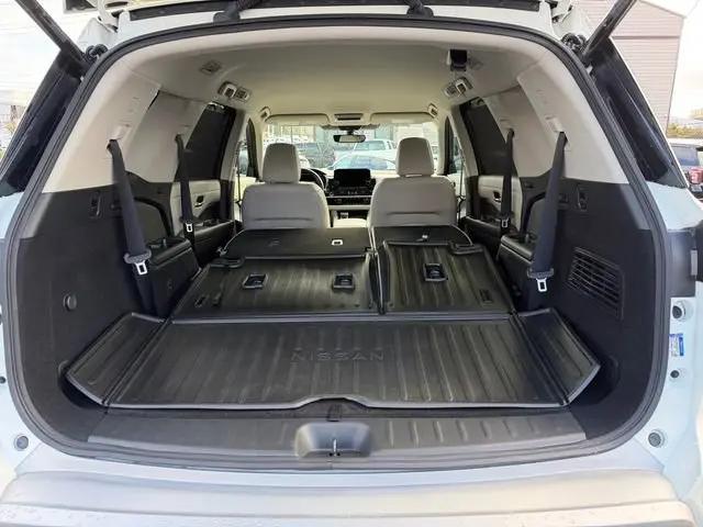 2023 Nissan Pathfinder SL 4WD