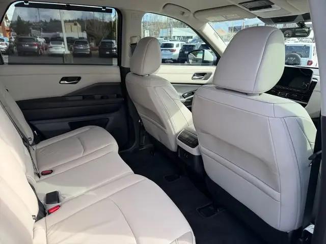 2023 Nissan Pathfinder SL 4WD