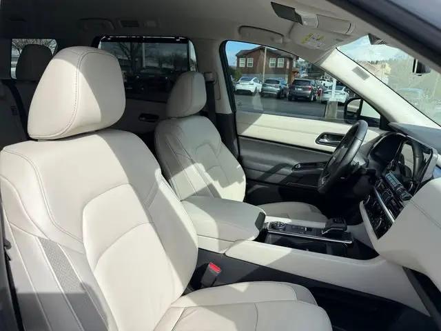 2023 Nissan Pathfinder SL 4WD