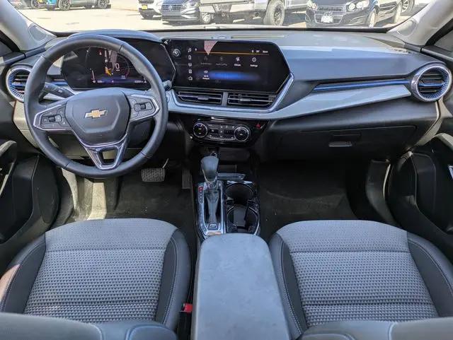 2025 Chevrolet Trax FWD LT