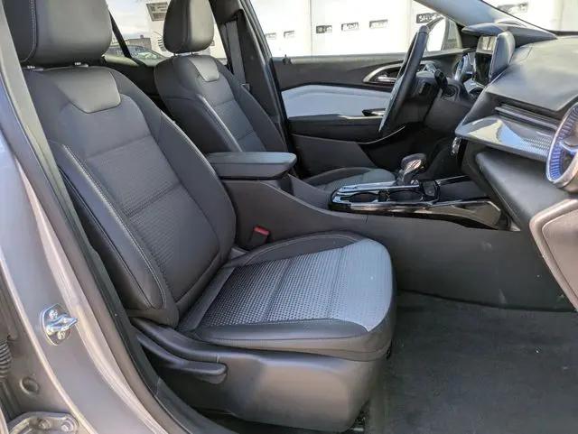 2025 Chevrolet Trax FWD LT