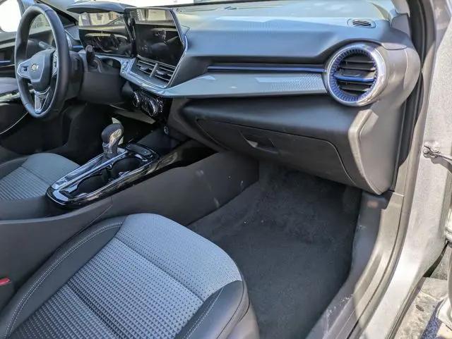 2025 Chevrolet Trax FWD LT