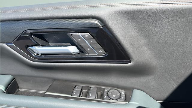2026 GMC Yukon XL 4WD AT4