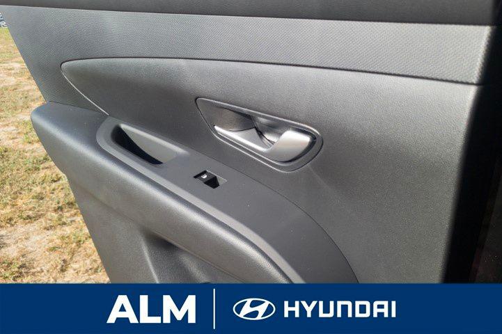 New 2026 White HYUNDAI SEL FWD image 18