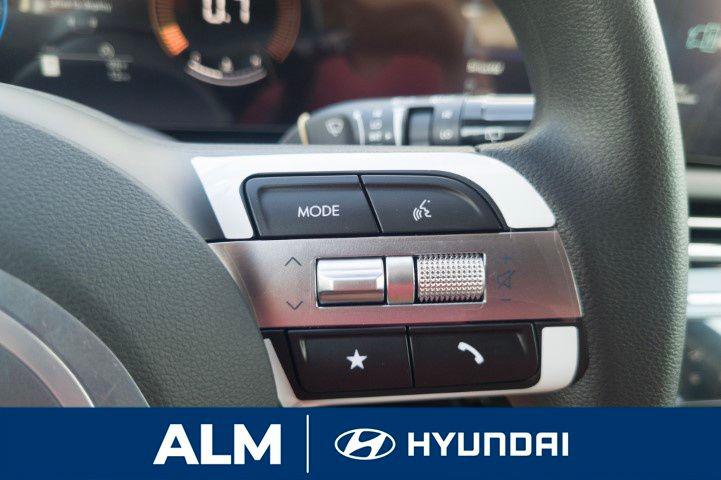 New 2026 White HYUNDAI SEL FWD image 26