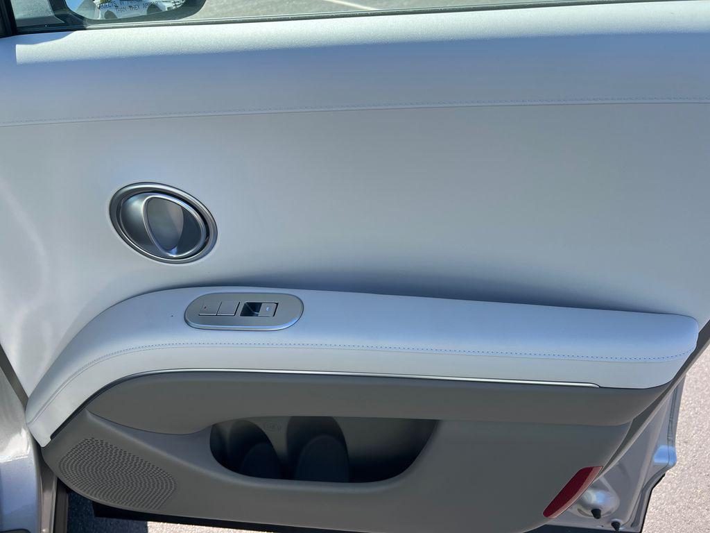 New 2026 Silver Metallic HYUNDAI SEL FWD image 16