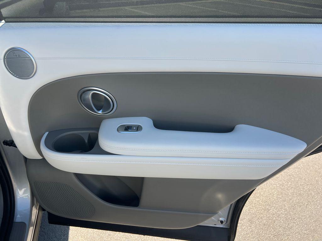 New 2026 Silver Metallic HYUNDAI SEL FWD image 18