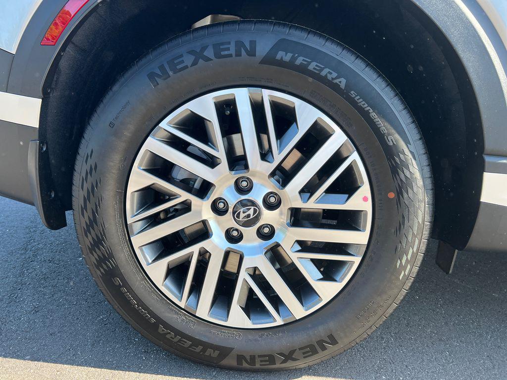 New 2026 Silver Metallic HYUNDAI SEL FWD image 19