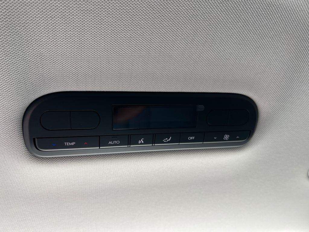 New 2026 Silver Metallic HYUNDAI SEL FWD image 23