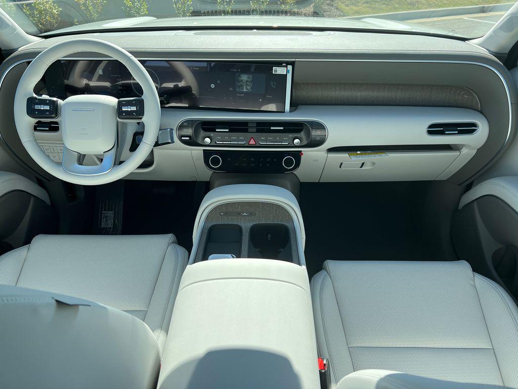 New 2026 Silver Metallic HYUNDAI SEL FWD image 24