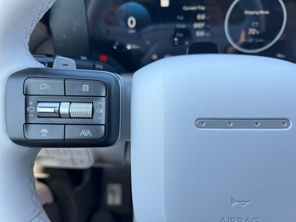 New 2026 Silver Metallic HYUNDAI SEL FWD image 30