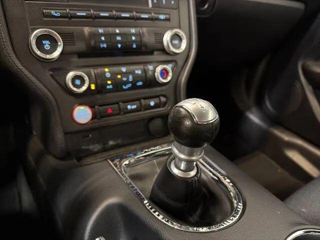 2017 Ford Mustang V6